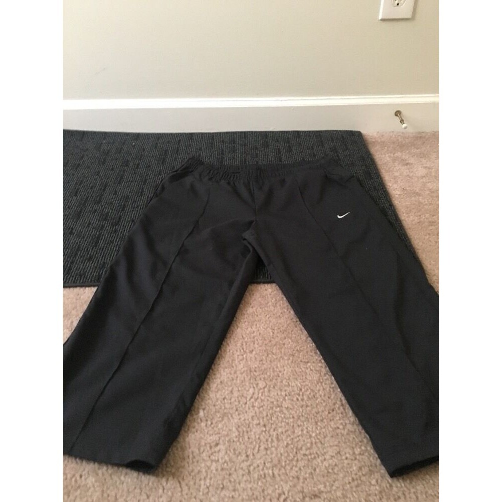 Nike Women's Black Athletic Capri Pants Pockets Size Medium